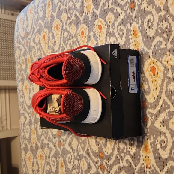 Adidas men's Questar next size 11 new with box - Picture 4 of 5